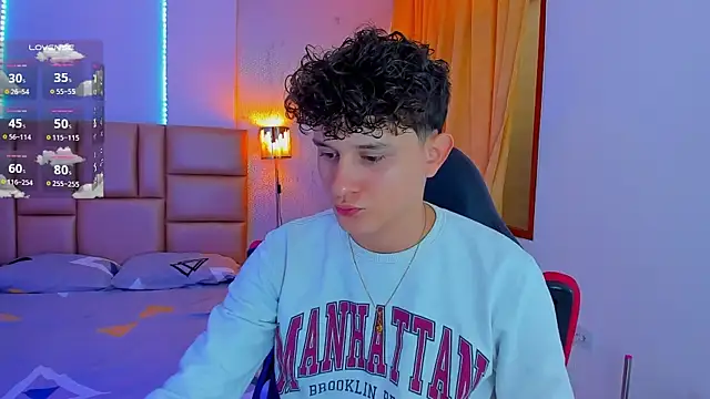 Snapshot of Nathan_Bluee chatting on 02-24-25, 01:10 Nathan Bluee online show from 02-24-25, 01:10