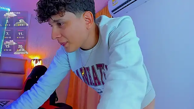 Snapshot of Nathan_Bluee chatting on 02-24-25, 04:15 Nathan Bluee online show from 02-24-25, 04:15