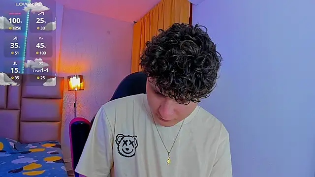 Snapshot of Nathan_Bluee chatting on 03-08-25, 02:08 Nathan Bluee online show from 03-08-25, 02:08