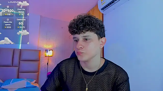 Snapshot of Nathan_Bluee chatting on 03-17-25, 02:12 Nathan Bluee online show from 03-17-25, 02:12