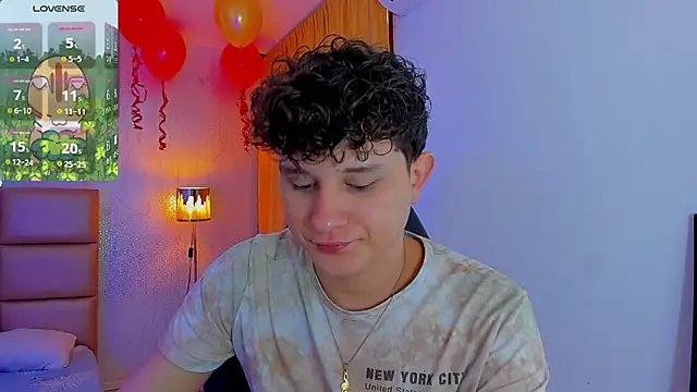 Snapshot of Nathan_Bluee chatting on 03-21-25, 01:56 Nathan Bluee online show from 03-21-25, 01:56