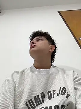 Snapshot of Nathan_Bluee chatting on 10-10-25, 11:31 Nathan Bluee online show from 10-10-25, 11:31