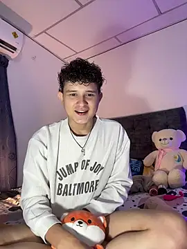 Snapshot of Nathan_Bluee chatting on 10-28-25, 03:04 Nathan Bluee online show from 10-28-25, 03:04