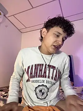 Snapshot of Nathan_Bluee chatting on 10-31-25, 03:35 Nathan Bluee online show from 10-31-25, 03:35