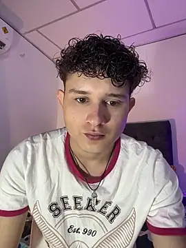 Snapshot of Nathan_Bluee chatting on 11-03-25, 03:02 Nathan Bluee online show from 11-03-25, 03:02