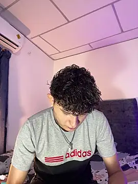 Snapshot of Nathan_Bluee chatting on 11-05-25, 03:01 Nathan Bluee online show from 11-05-25, 03:01