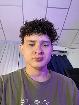 Snapshot of Nathan_Bluee chatting on 12-05-25, 04:03 Nathan Bluee online show from 12-05-25, 04:03