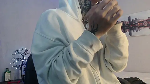 Snapshot of Andy_bapho chatting on 12-28-24, 04:30 Andy bapho online show from 12-28-24, 04:30