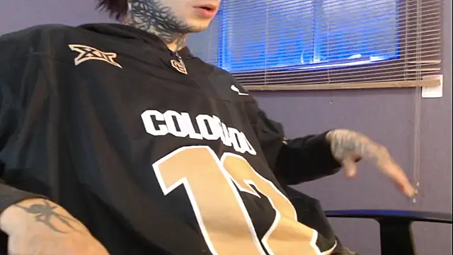 Snapshot of Andy_bapho chatting on 12-17-25, 03:51 Andy bapho online show from 12-17-25, 03:51