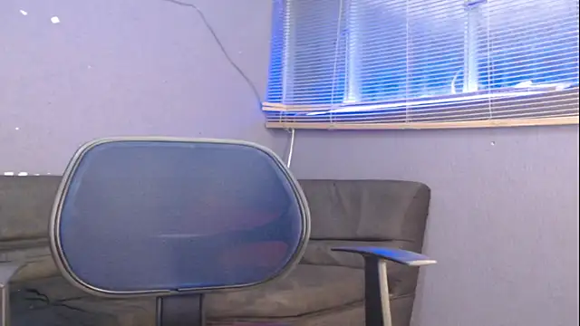 Snapshot of Andy_bapho chatting on 12-19-25, 02:35 Andy bapho online show from 12-19-25, 02:35