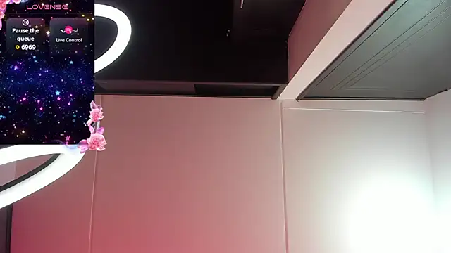 Snapshot of Samanthamillher10 chatting on 11-30-25, 01:20 Samanthamillher10 online show from 11-30-25, 01:20