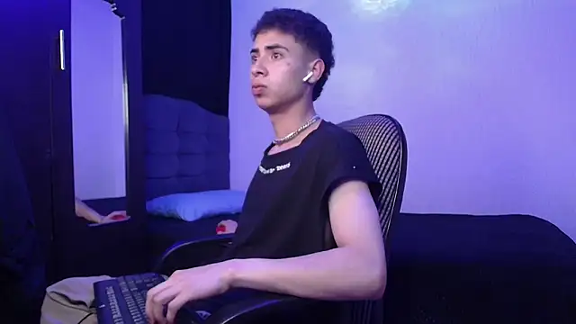 sexybat twink online show from 02-10-25, 03:35