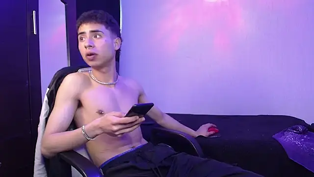 sexybat twink online show from 02-11-25, 11:43