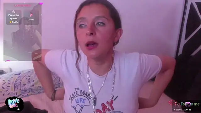 Snapshot of Baioleth chatting on 10-17-25, 07:27 Baioleth online show from 10-17-25, 07:27