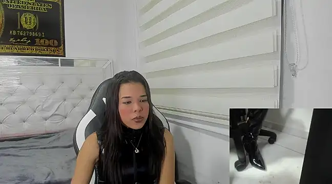 Snapshot of queen_findom chatting on 02-24-25, 05:11 queen findom online show from 02-24-25, 05:11