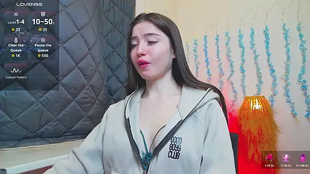 Luxuryalma online show from 03-22-26, 06:28