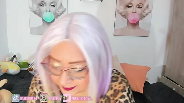 Amberbedoya  online show from 12-30-24, 11:28