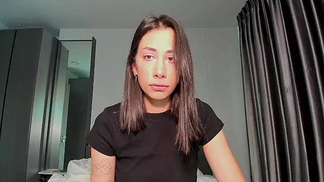 Sophiehii online show from 01-14-25, 05:51