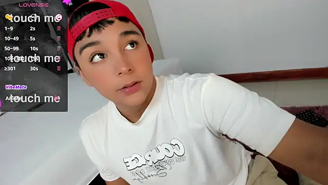 Snapshot of Seductivo_jr chatting on 02-01-25, 03:19 Seductivo jr online show from 02-01-25, 03:19