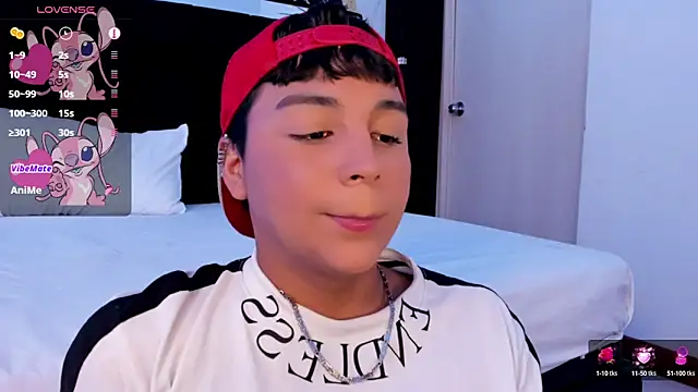 Snapshot of Seductivo_jr chatting on 02-18-25, 05:20 Seductivo jr online show from 02-18-25, 05:20