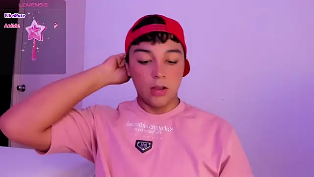 Snapshot of Seductivo_jr chatting on 02-20-25, 05:33 Seductivo jr online show from 02-20-25, 05:33