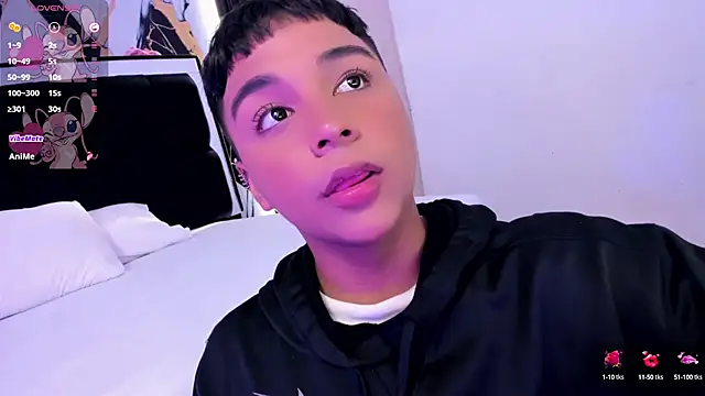 Snapshot of Seductivo_jr chatting on 03-01-25, 03:21 Seductivo jr online show from 03-01-25, 03:21