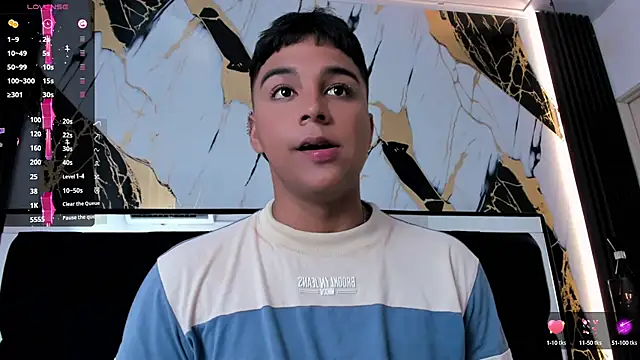 Snapshot of Seductivo_jr chatting on 03-08-25, 11:49 Seductivo jr online show from 03-08-25, 11:49