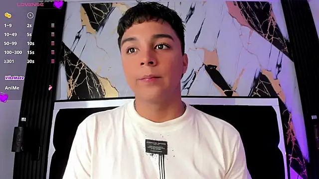 Snapshot of Seductivo_jr chatting on 03-21-25, 03:01 Seductivo jr online show from 03-21-25, 03:01