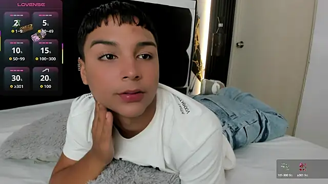 Snapshot of Seductivo_jr chatting on 10-06-25, 03:48 Seductivo jr online show from 10-06-25, 03:48