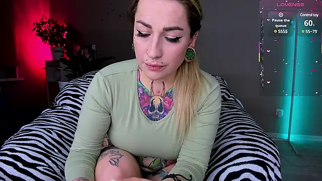 Tanya Acid online show from 02-18-25, 06:58