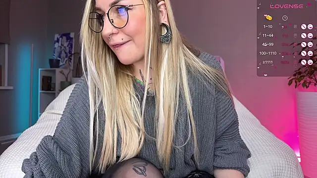 Tanya Acid online show from 12-18-25, 06:25