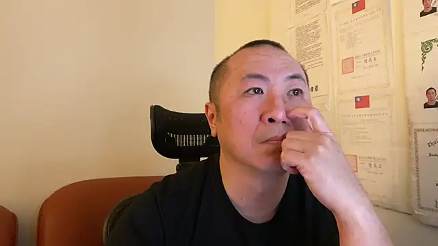 Snapshot of chih515 chatting on 01-29-25, 02:51 chih515 online show from 01-29-25, 02:51