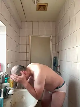 Snapshot of chih515 chatting on 03-07-25, 12:04 chih515 online show from 03-07-25, 12:04