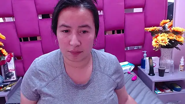 NaomyPrinces online show from 12-20-24, 07:28