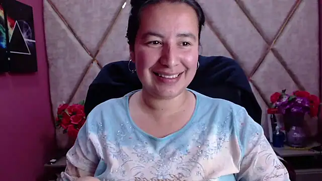 NaomyPrinces online show from 12-21-24, 07:38