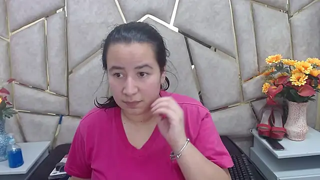 NaomyPrinces online show from 01-27-25, 01:41