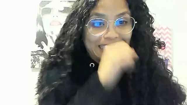 Snapshot of Ama_music chatting on 12-23-24, 06:27 Ama music online show from 12-23-24, 06:27