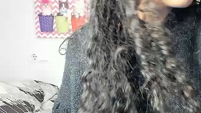 Snapshot of Ama_music chatting on 12-28-24, 05:14 Ama music online show from 12-28-24, 05:14