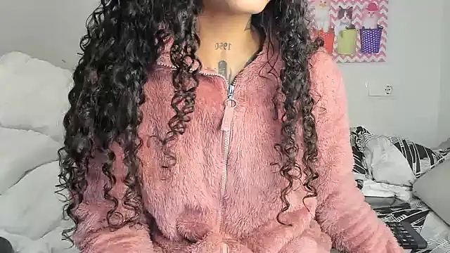 Snapshot of Ama_music chatting on 12-28-24, 08:15 Ama music online show from 12-28-24, 08:15