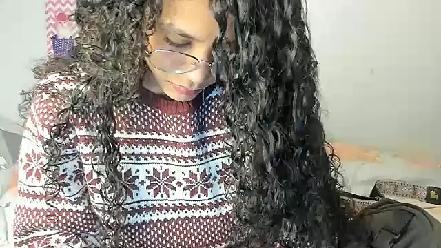 Snapshot of Ama_music chatting on 01-03-25, 05:31 Ama music online show from 01-03-25, 05:31