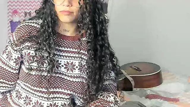 Snapshot of Ama_music chatting on 01-04-25, 05:05 Ama music online show from 01-04-25, 05:05