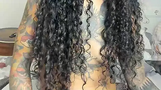 Snapshot of Ama_music chatting on 01-04-25, 08:16 Ama music online show from 01-04-25, 08:16