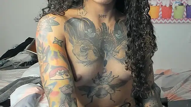 Snapshot of Ama_music chatting on 01-06-25, 08:28 Ama music online show from 01-06-25, 08:28