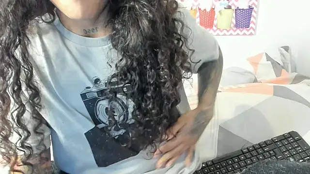 Snapshot of Ama_music chatting on 01-12-25, 11:28 Ama music online show from 01-12-25, 11:28