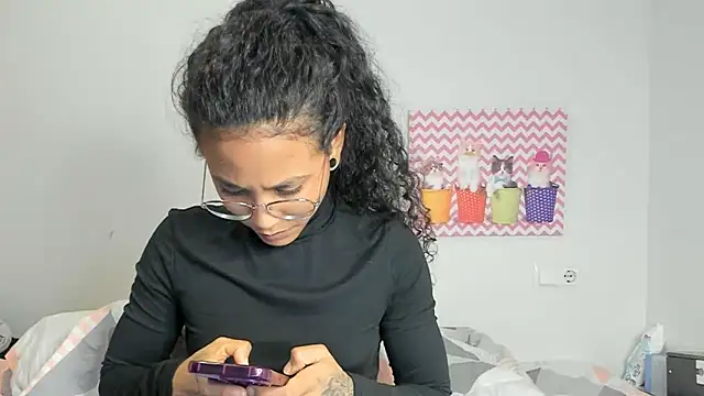 Snapshot of Ama_music chatting on 01-15-25, 06:19 Ama music online show from 01-15-25, 06:19