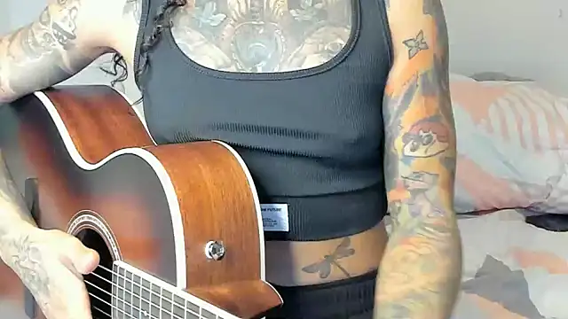 Snapshot of Ama_music chatting on 01-16-25, 02:51 Ama music online show from 01-16-25, 02:51