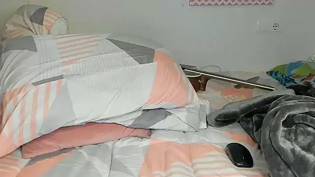 Snapshot of Ama_music chatting on 01-18-25, 04:10 Ama music online show from 01-18-25, 04:10