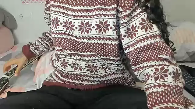 Snapshot of Ama_music chatting on 01-20-25, 04:45 Ama music online show from 01-20-25, 04:45