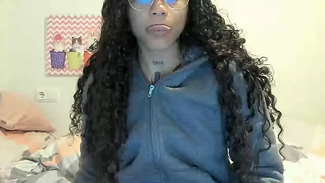 Snapshot of Ama_music chatting on 01-23-25, 05:21 Ama music online show from 01-23-25, 05:21