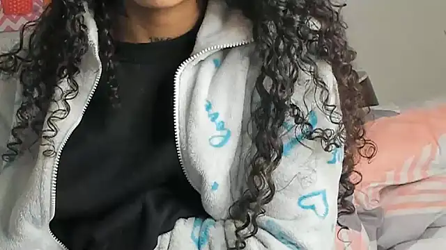 Snapshot of Ama_music chatting on 01-27-25, 05:15 Ama music online show from 01-27-25, 05:15